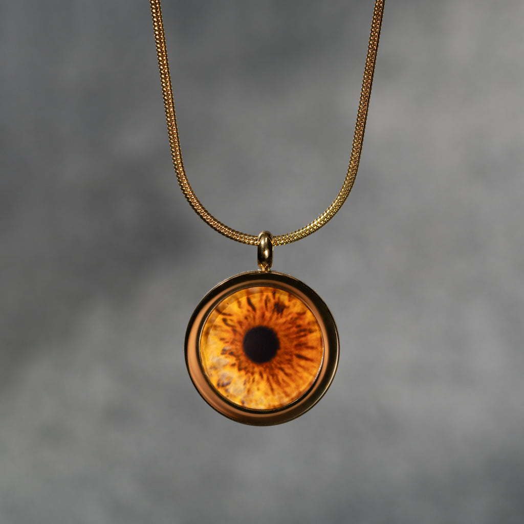 Anhänger mit einer Iris